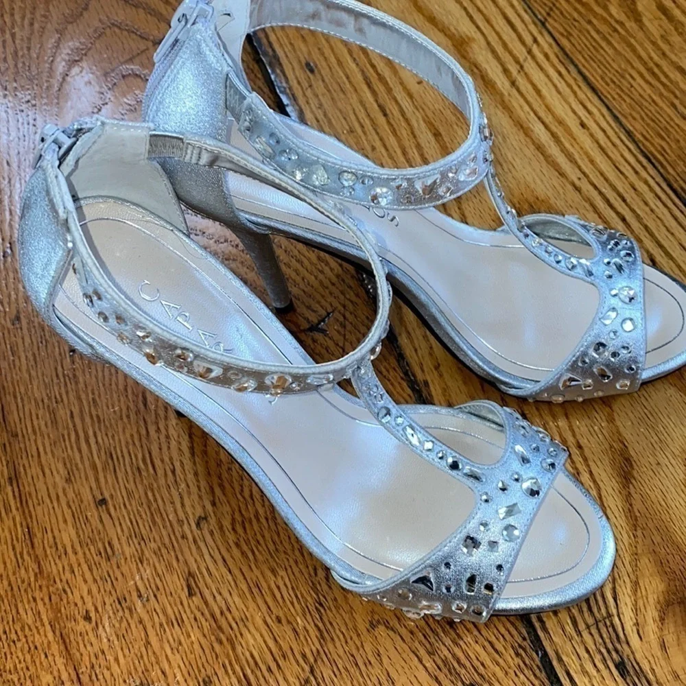 Caparros Size 8 Silver Rhinestone Shoes Never Worn